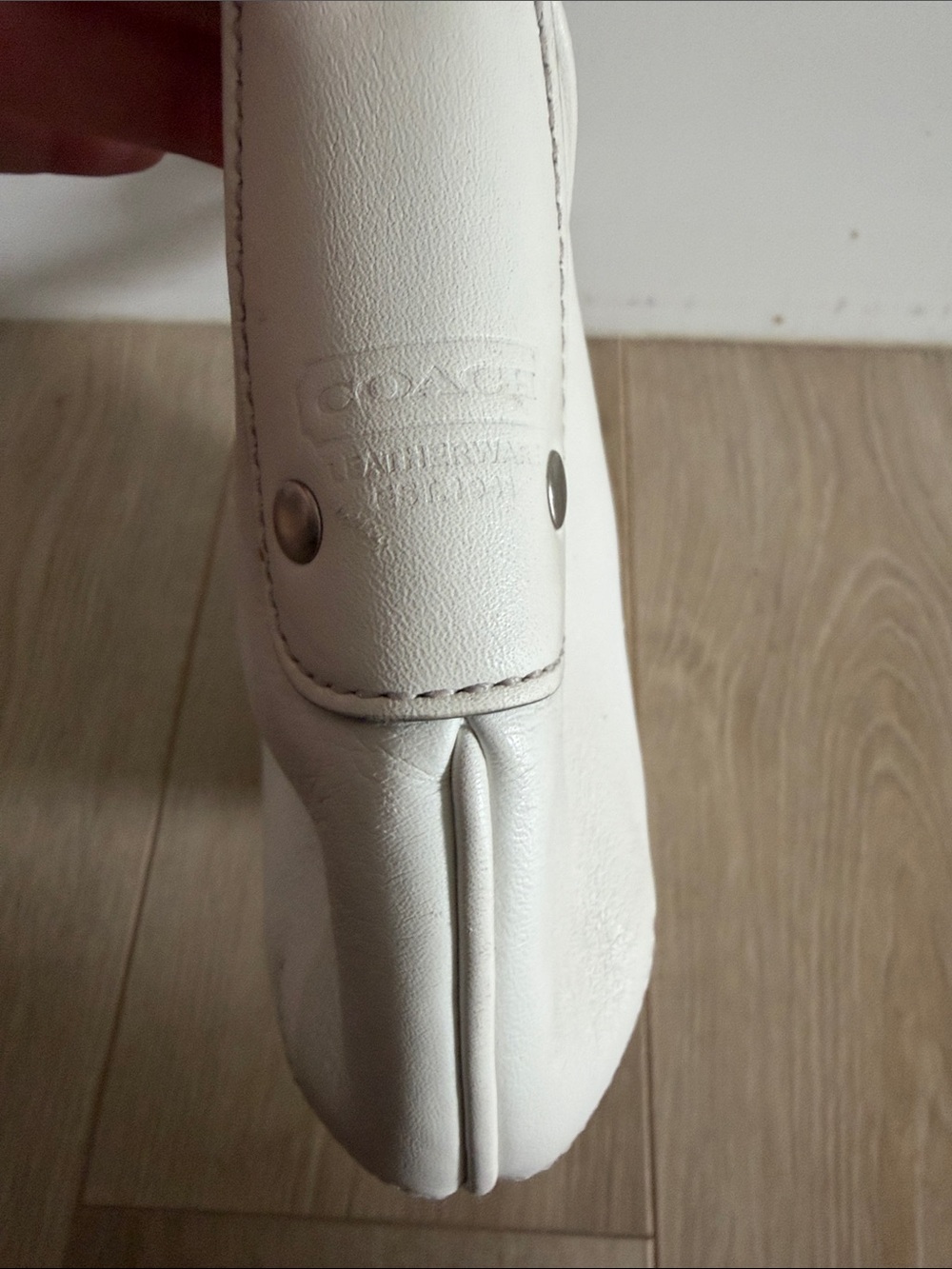 Coach Vintage White Leather Shoulder Bag - Picture 8 of 11